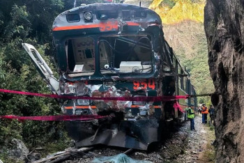 Перуде туристік пойыздар бетпе-бет соқтығысып, жүргізуші қаза тапты