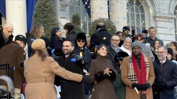 Фотография к новости: Нью-Йорктің алғашқы мұсылман мэрі Құран ұстап, халық алдында ант берді