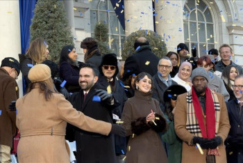 Фотография к новости: Нью-Йорктің алғашқы мұсылман мэрі Құран ұстап, халық алдында ант берді