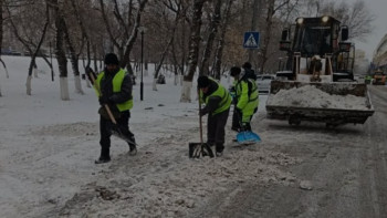 Фотография к новости: Астанада қар тазалау жұмыстары тәулік бойы жүріп жатыр