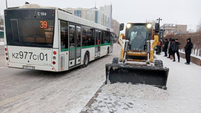 Астанада қар тазалау жұмыстары тәулік бойы жалғасуда
