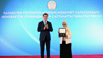 Фотография к новости: Бауыржан Момышұлының туыстарына Алтын жұлдыз бен "Отан" ордені берілді