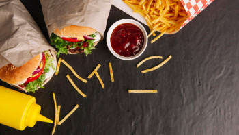 Фотография к новости: Ұлыбритания балаларға зиянды тағамдарды жарнамалауға тыйым салды