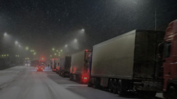 Фотография к новости: Қарлы боран: Қарағанды – Астана тасжолында мыңға жуық көлік кептеліп қалды