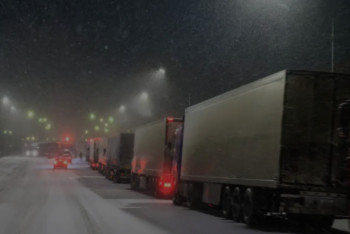 Қарлы боран: Қарағанды – Астана тасжолында мыңға жуық көлік кептеліп қалды