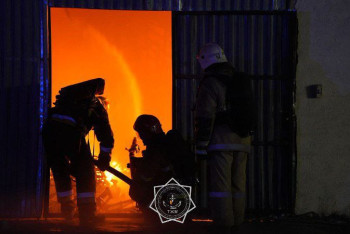 Фотография к новости: Алматыда қойма өртеніп жатыр: арнайы штаб құрылды