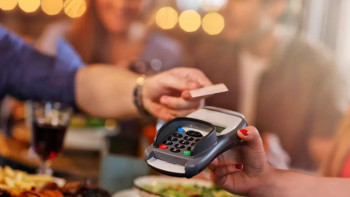 Фотография к новости: Цифрлық дәуірдегі әдеп: Достармен ас ішкенде есепті қалай бөліскен дұрыс?