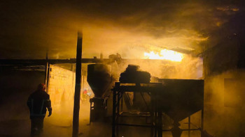 Фотография к новости: Астанада қоймадан шыққан өрт толықтай сөндірілді