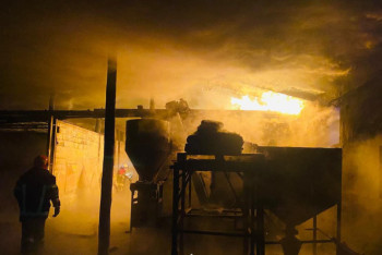 Фотография к новости: Астанада қоймадан шыққан өрт толықтай сөндірілді