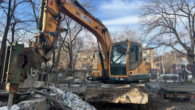 Алматының орталығында аяқталмаған құрылыс нысаны бұзылды