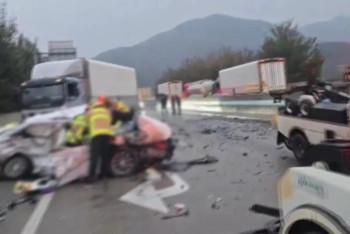 Фотография к новости: Оңтүстік Кореяда 30-ға жуық көлік соқтығысты: қаза тапқандар бар