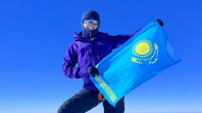 Қазақстандық альпинист Анар Бурашева ең биік 7 шыңды бағындырды