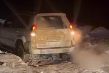 Фотография к новости: Балшыққа батып қалған: Маңғыстау облысында 4 адам құтқарылды