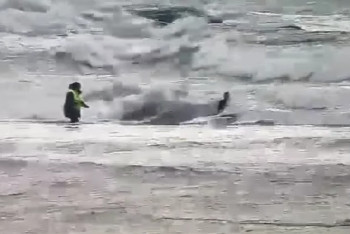 Фотография к новости: Ақтауда суға батып бара жатқан жасөспірім құтқарылды