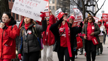 Фотография к новости: Тарихтағы ең ірі ереуіл: Нью-Йоркте 15 мың медбике жұмысты тоқтатты
