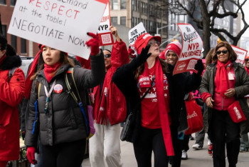 Тарихтағы ең ірі ереуіл: Нью-Йоркте 15 мың медбике жұмысты тоқтатты