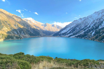 Фотография к новости: Vogue таңдауы: Қазақстан 2025 жылдың ең үздік туристік бағыттары қатарында