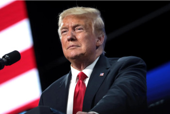 Фотография к новости: Трамп Иранның іскер серіктестеріне жаңа тариф енгізді