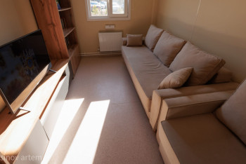 Фотография к новости: Алматыда бір бөлмелі пәтерде жүзден астам адам «тұрған»