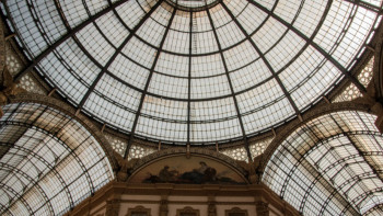 Фотография к новости: Луврдан ұрланған зергерлік бұйымдар гараждан табылды