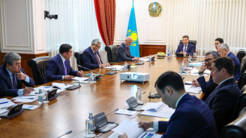 Фотография к новости: Жұмыстарыңыз кабинетте емес, құрылыс алаңында – Бектенов энергетика басшыларына