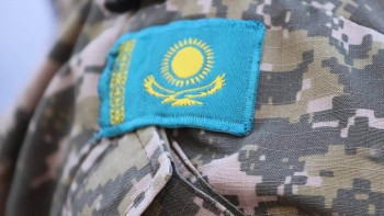 Фотография к новости: Қызмет үстінде қаза: Ақтауда әскери қызметкерді КамАЗ қағып өлтірді