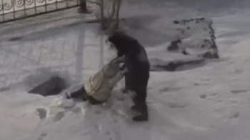 Фотография к новости: Қарағандыда -30 градус аязда оқушы су толы ашық құдыққа құлады