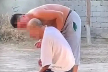 Фотография к новости: Әкесін өлімші етіп ұрып-соққан ер адам сотта жылап, халықтан кешірім сұрады