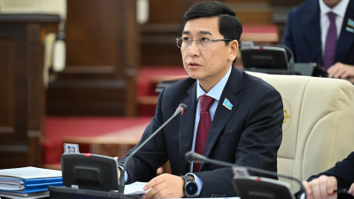 Оқушылар үй тапсырмасын ChatGPT-мен істейді: Аймағамбетов жүйені өзгертуді ұсынды