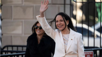 Фотография к новости: Трамп Венесуэла оппозициясының лидері сыйлаған Нобель медалін қабылдады