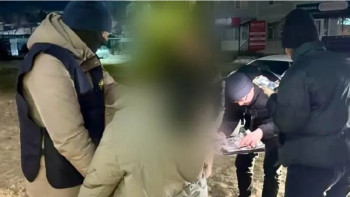 Фотография к новости: Ақтөбеде ер адамнан ақша бопсалаған күдікті келіншек ұсталды