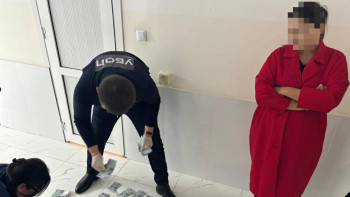 Фотография к новости: Түркістан облысында емхана басшысынан 1 млн теңге талап еткен блогер ұсталды