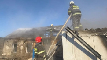 Фотография к новости: Павлодардағы өрт: Екі баласы қаза тапқан отбасына 3 бөлмелі пәтер беріледі