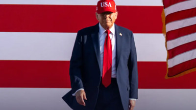 Трамп Гренландия жөніндегі АҚШ жоспарын қолдамаған елдерге қоқан-лоқы көрсетті