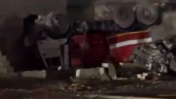 Фотография к новости: Жаңаөзенде өрт сөндіру көлігі тұрғын үйге соғылып, екі адам көз жұмды