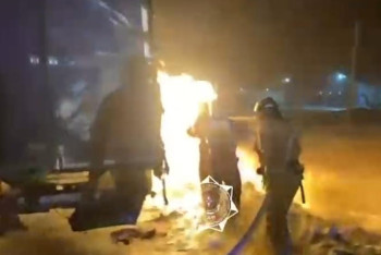 Фотография к новости: Астанада көшенің ортасында жүк көлігі өртенді