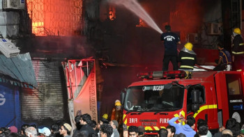 Фотография к новости: Пәкістанда сауда орталығындағы өрттен алты адам қаза тапты