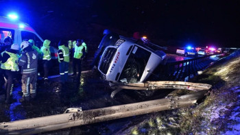 Фотография к новости: Ыстанбұлда микроавтобус аударылып, 11 адам зардап шекті