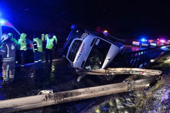 Фотография к новости: Ыстанбұлда микроавтобус аударылып, 11 адам зардап шекті