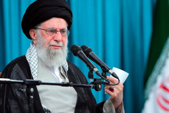 Фотография к новости: Ирандағы тәртіпсіздіктер: Хаменеи АҚШ пен Израильді айыптады