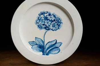 Фотография к новости: Шатырдан табылған 250 жылдық тәрелке 10 млн теңгеге бағаланды