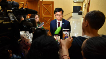 Фотография к новости: Директорларды қанша жылға тағайындау керек? Аймағамбетов ойын айтты