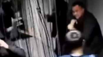 Фотография к новости: Атырауда ер адамға бір уақытта екі шабуыл жасалып, аяусыз соққыға жығылған