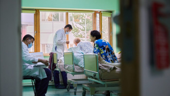 Фотография к новости: Қызылша қандай жолмен таралады? Дәрігерлер ескерту жасады