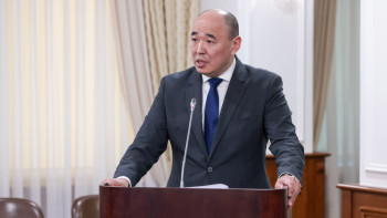 Фотография к новости: Райымбек Баталов отставкаға кетіп, орнына Шарлапаев келді