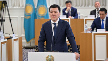 Фотография к новости: Қарин: Парламент Құрылтай аталып, заң жобалары үш оқылыммен қабылданады