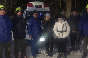 Фотография к новости: Алматыда таудан түсе алмай қалған туристер құтқарылды