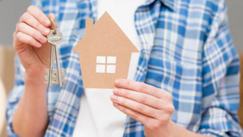 Фотография к новости: 20 жылдан бері бөтен адамдар тұрған: Ақтөбеде 4 пәтер мемлекет меншігіне қайтарылды