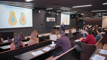 Фотография к новости: Саясат Нұрбек Ұлыбританиядағы қазақстандық студенттермен кездесті