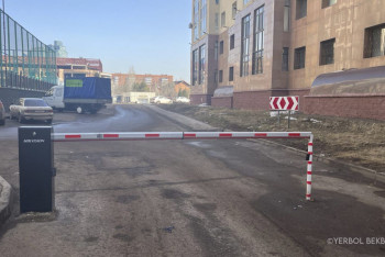 Фотография к новости: Заңсыз шлагбаум: Астанада мүлік иелері бірлестігі жазаланды